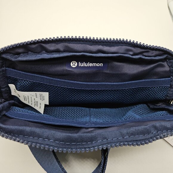 Lululemon Everywhere Belt Bag 1L (True Navy) NWT. - Picture 7 of 7